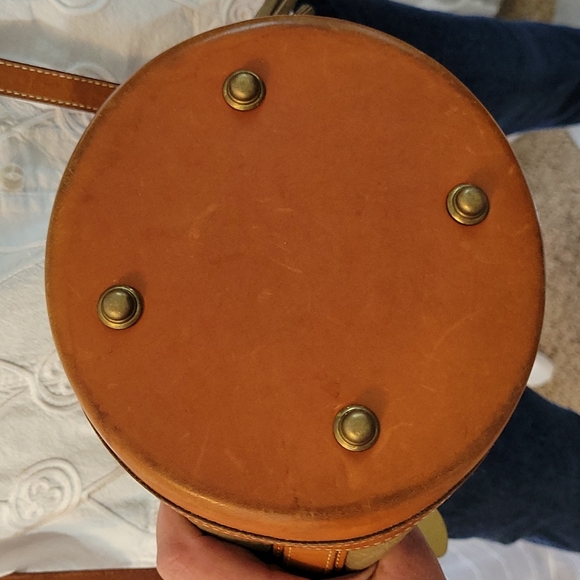 Dooney and Burke bucket bag - Picture 4 of 5